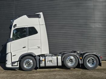 FH 780 AERO / RETARDER / 6x2/4 / GLOBE XL !!NEW!!